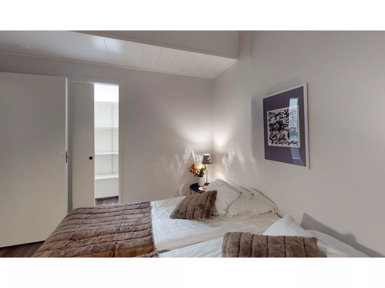 Röllimetsä d 11 - Drinnen