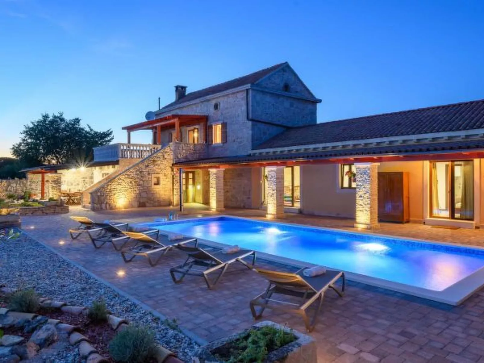 Villa Jacassa with heated pool and jacuzzi - Image-tags.info