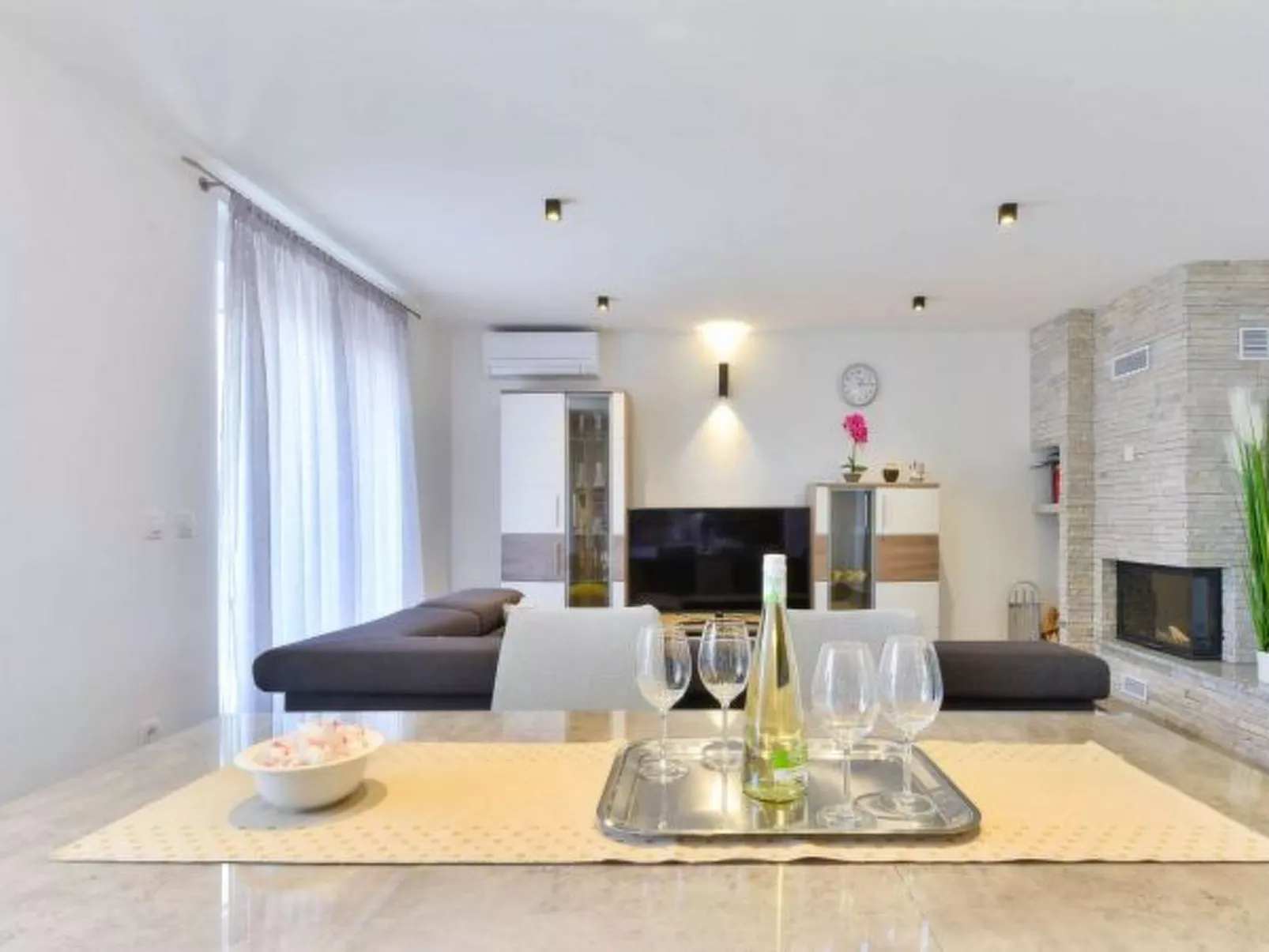 Modern Villa Futura with pool - Drinnen