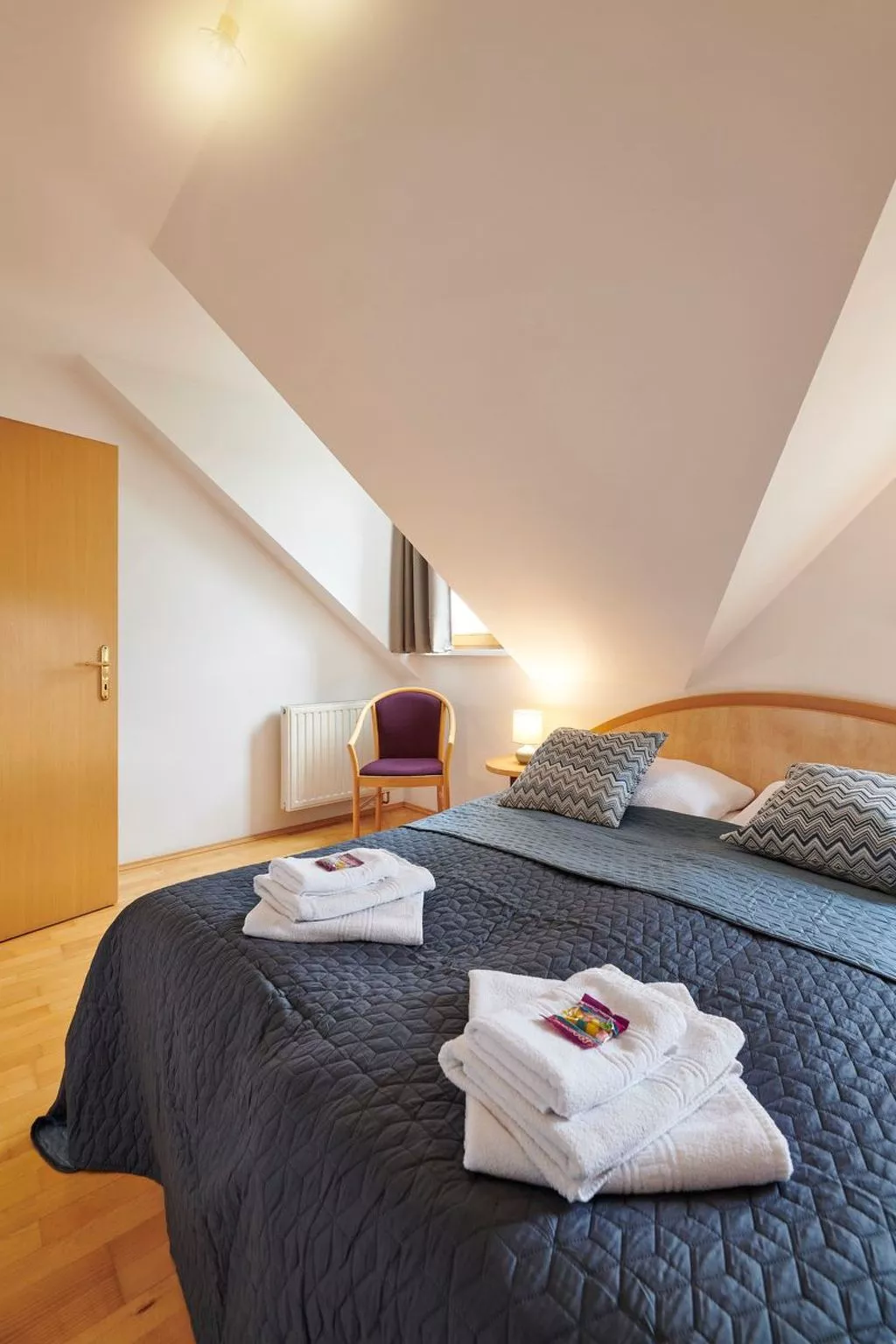 DAS BURGENNEST - Drinnen