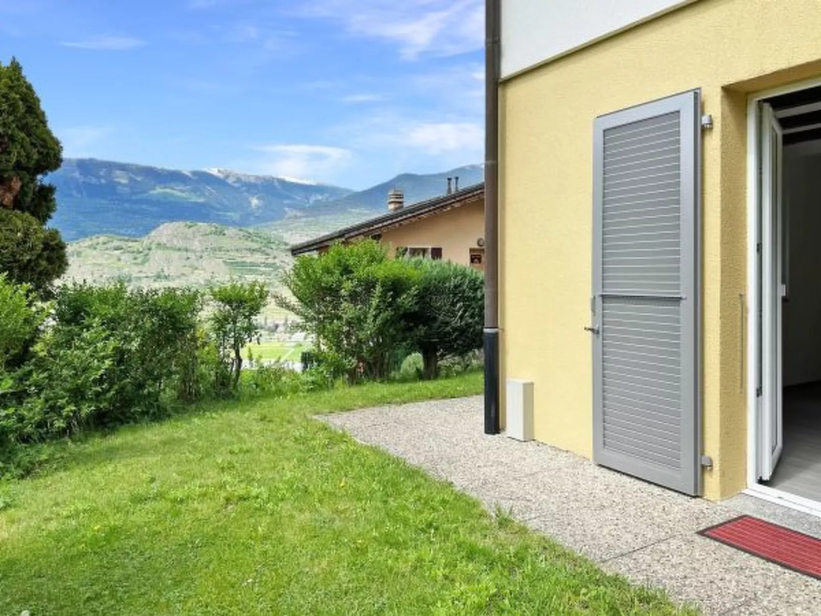 Chez Tonton à 5mns de Sion - Draußen