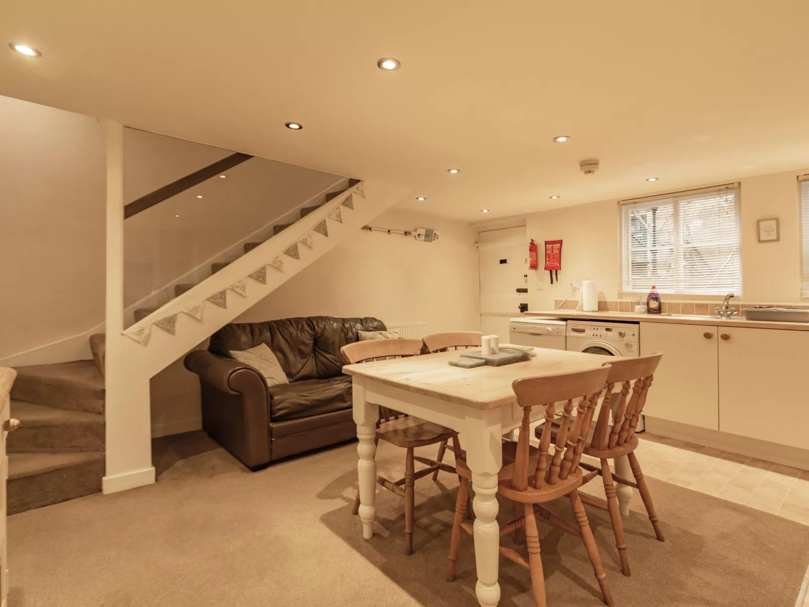 Robins Nest - Inside