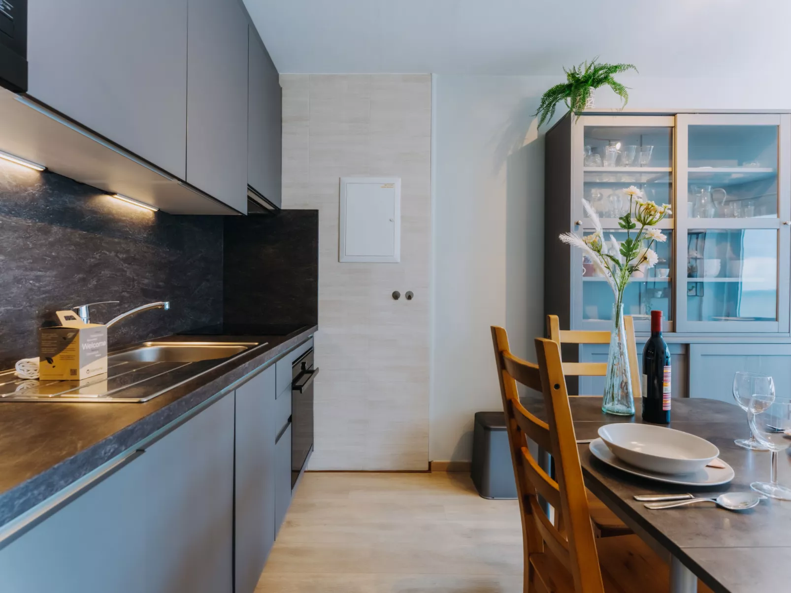 Sea view west - Inside