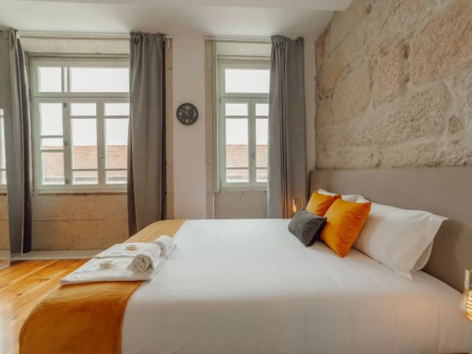 DOWNTOWN SUITE E by VACATIONY - Drinnen