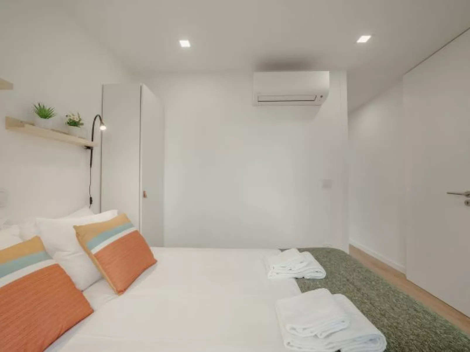 COURTYARD OPORTO DESIGN APARTMENT L WITH TERRACE - Inside