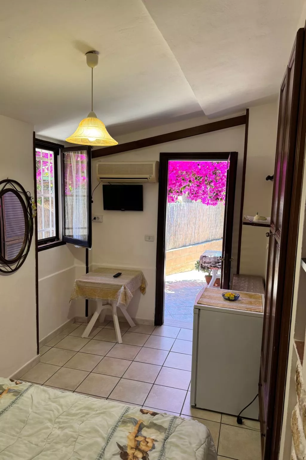 Gästezimmer 'Room' mit Grill - Inside