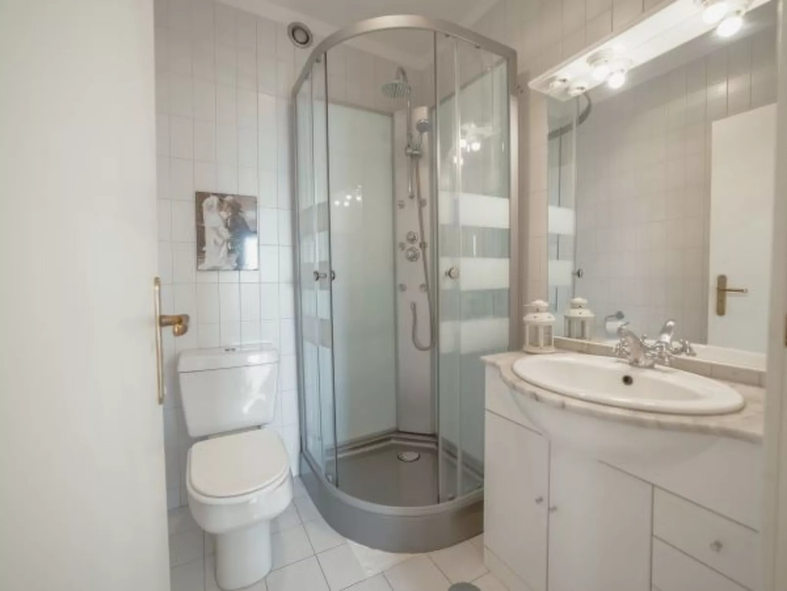 DOWNTOWN GRAND TOWER VIEW by VACATIONY - Inside