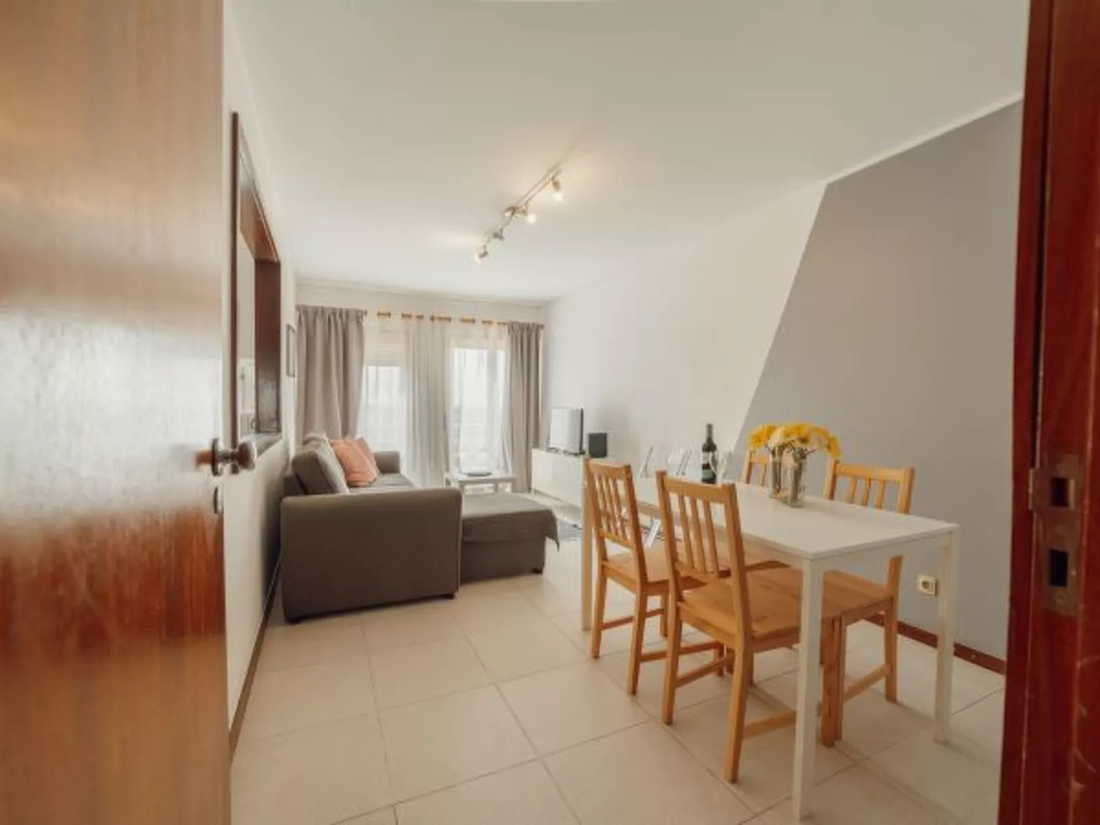 ESPINHO MODERN 3 BEDROOM APARTMENT by VACATIONY - Drinnen