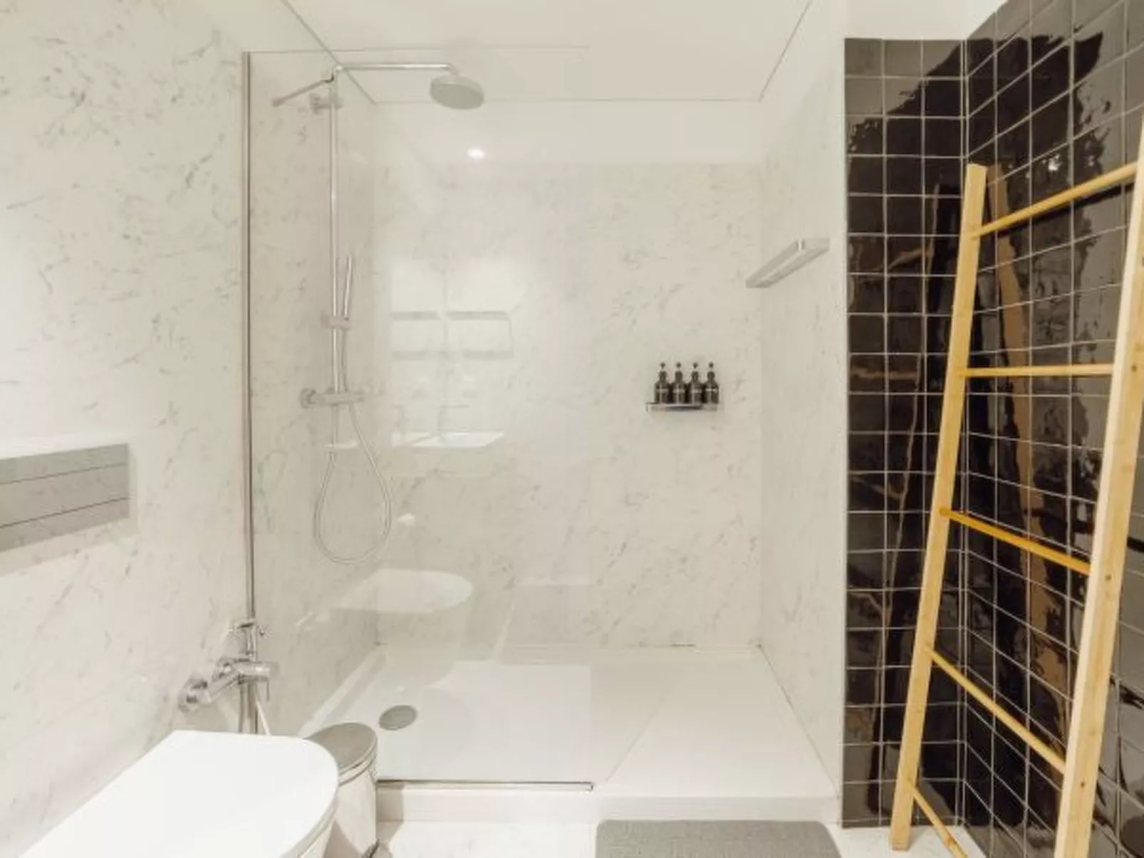 BEACH & SUN APARTMENT by VACATIONY - Inside