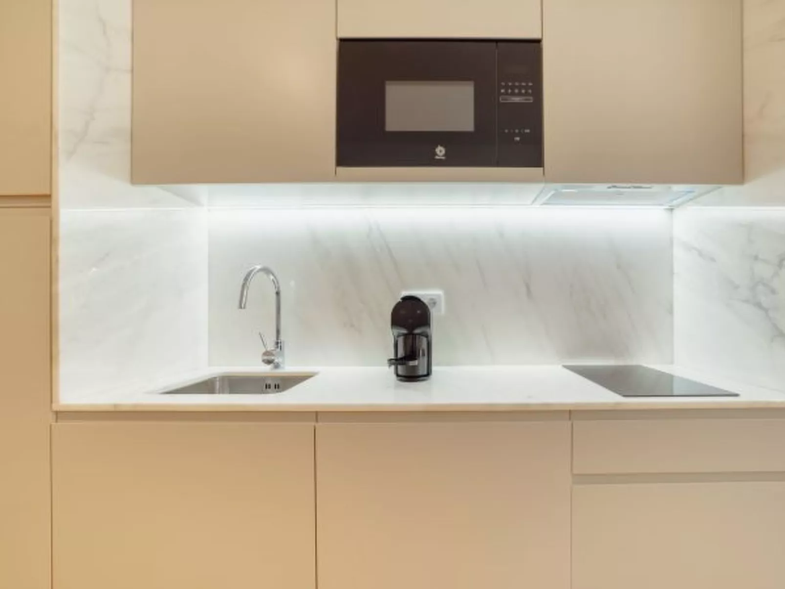 LEGACY OPORTO DESIGN APARTMENT H by VACATIONY - Inside