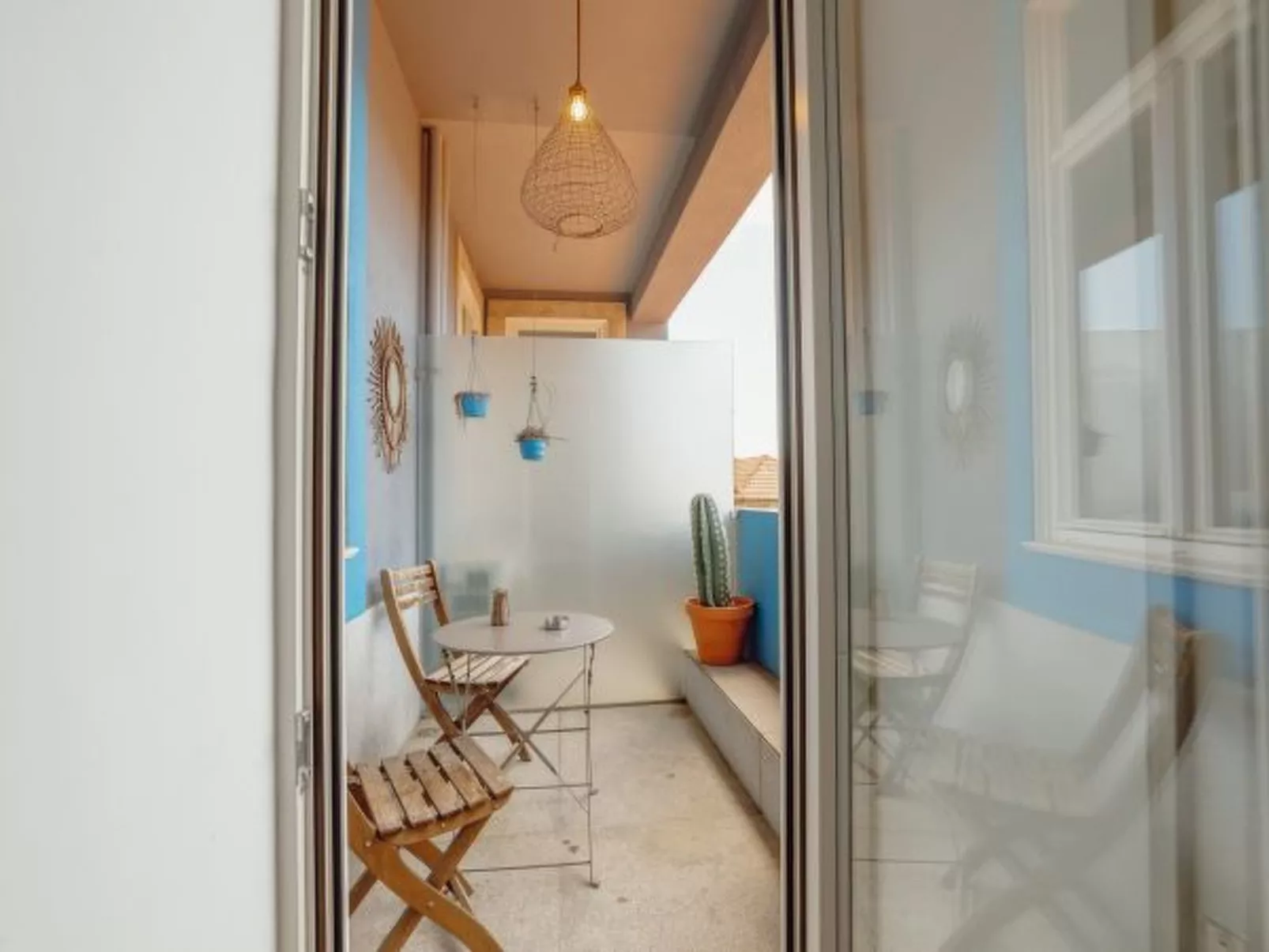 DOWNTOWN MODERN STUDIO with TERRACE by VACATIONY - Drinnen