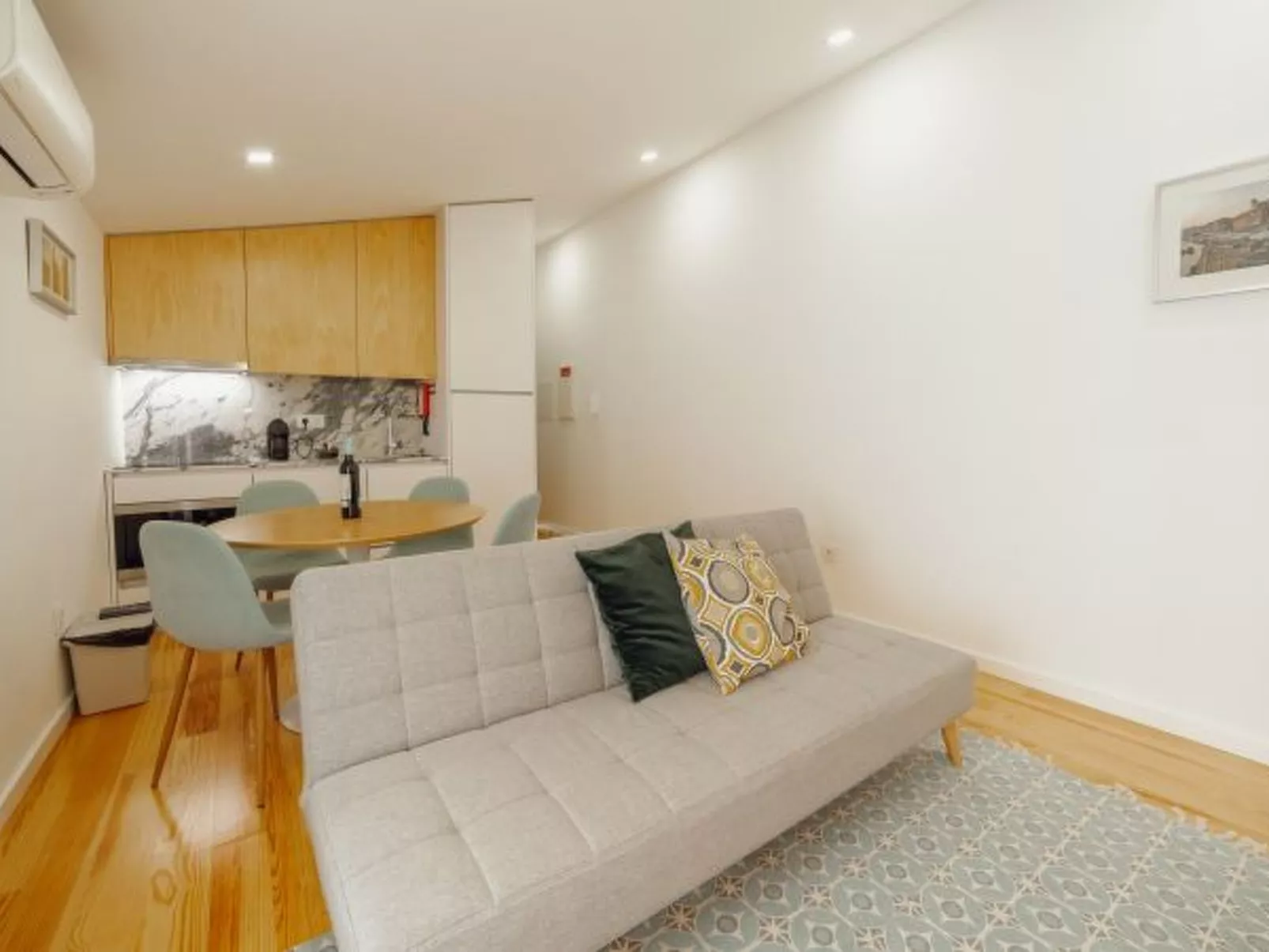 COURTYARD OPORTO DESIGN APARTMENT N - Drinnen