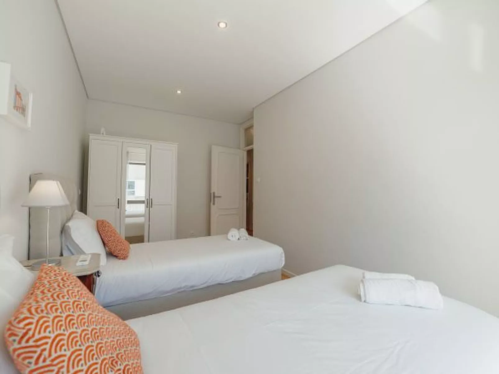 DOWNTOWN DESIGN WITH BALCONY by VACATIONY - Inside