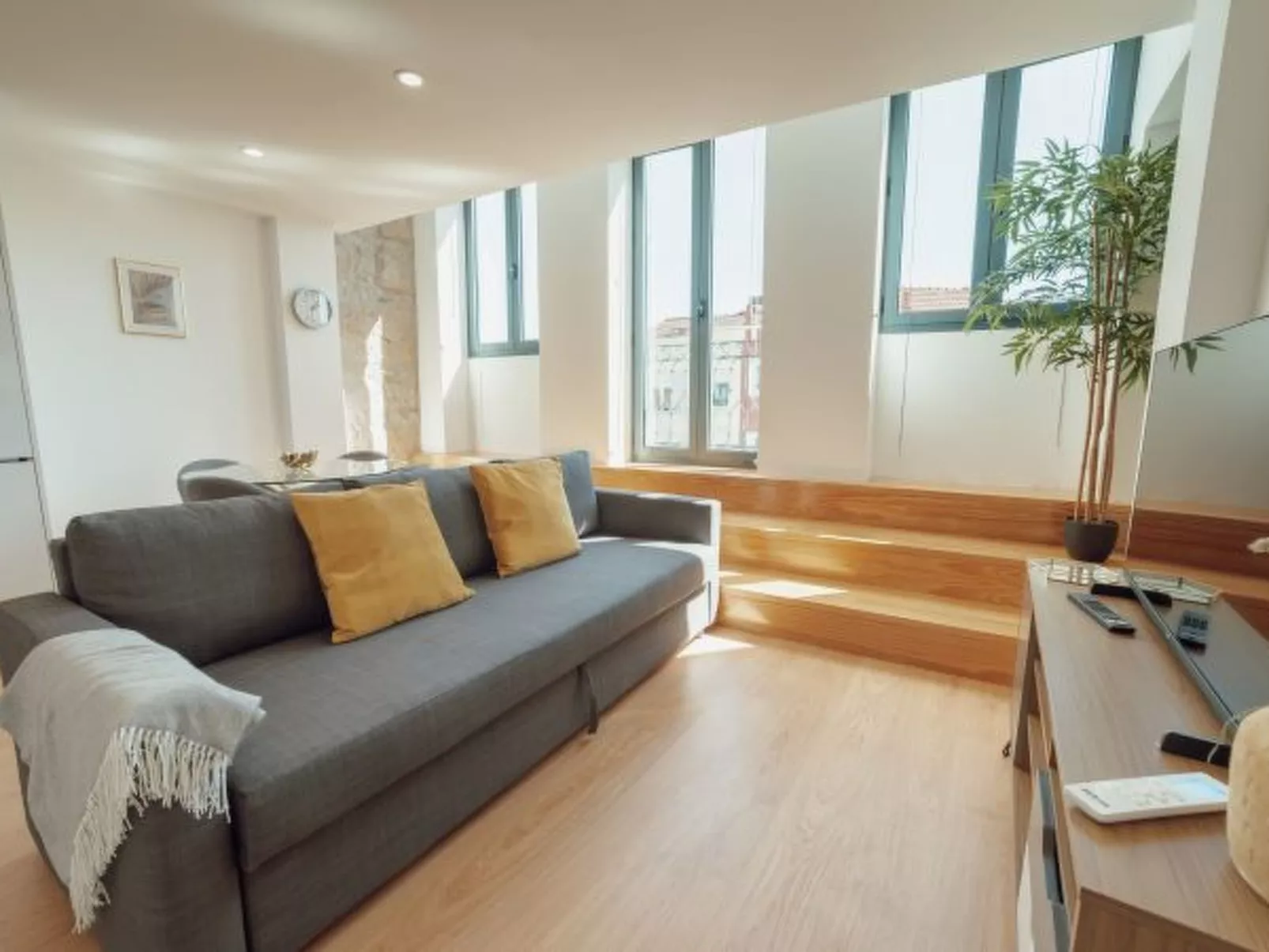 MODERN & STYLISH APARTMENT II by VACATIONY - Inside