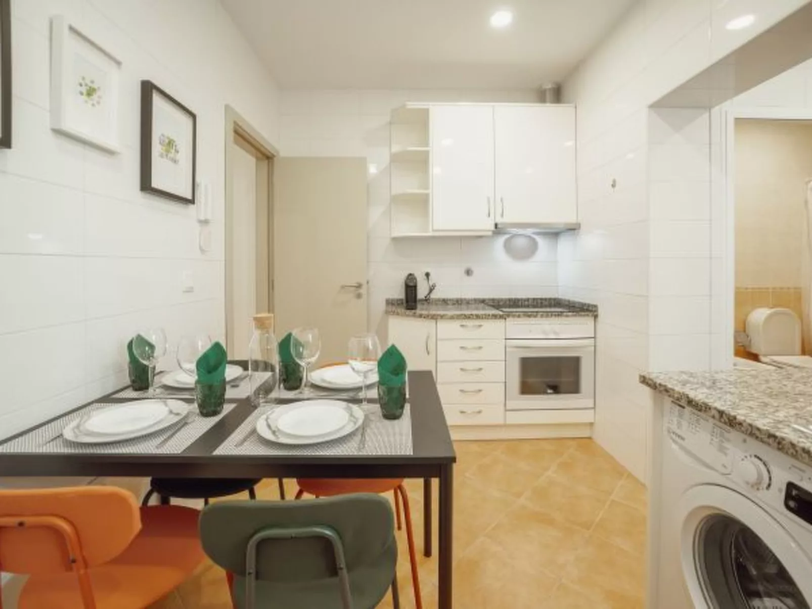 CITY CENTER COMFORT APARTMENT A by VACATIONY - Inside