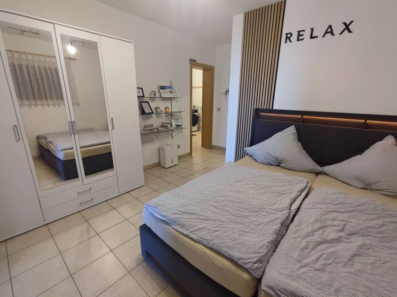 Look wide - Image-tags.info