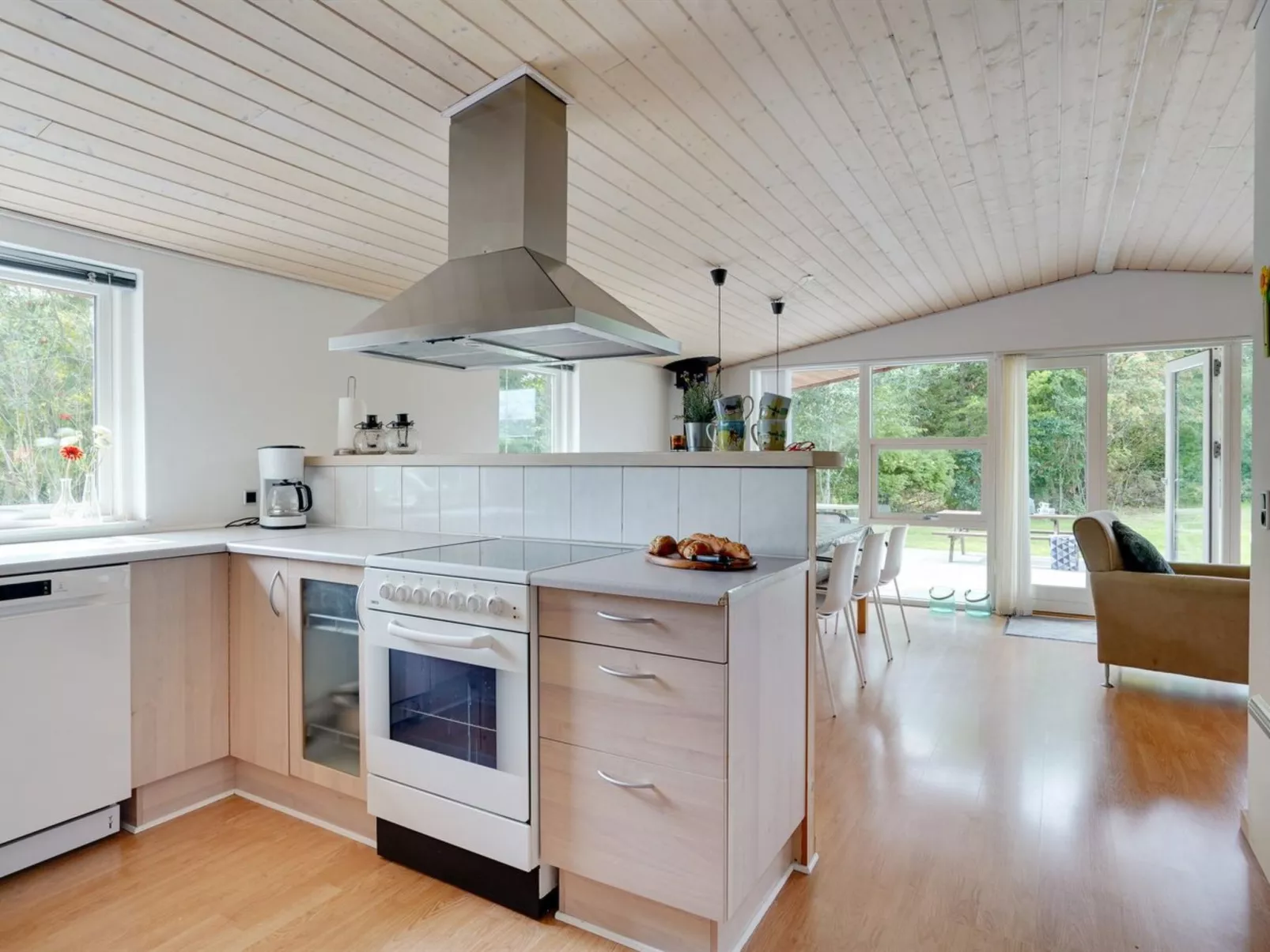 "Alvi" - 400m to the fjord - Drinnen