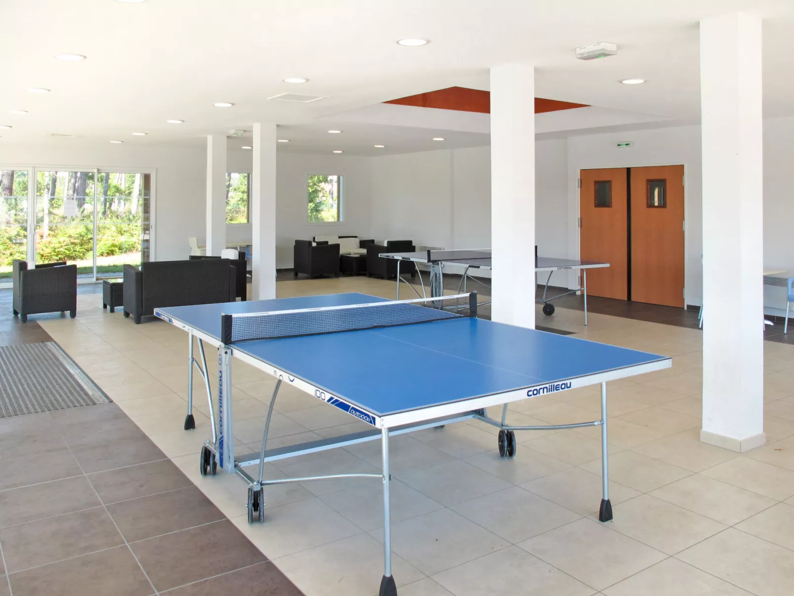 Le Domaine des Grands Lacs - Inside