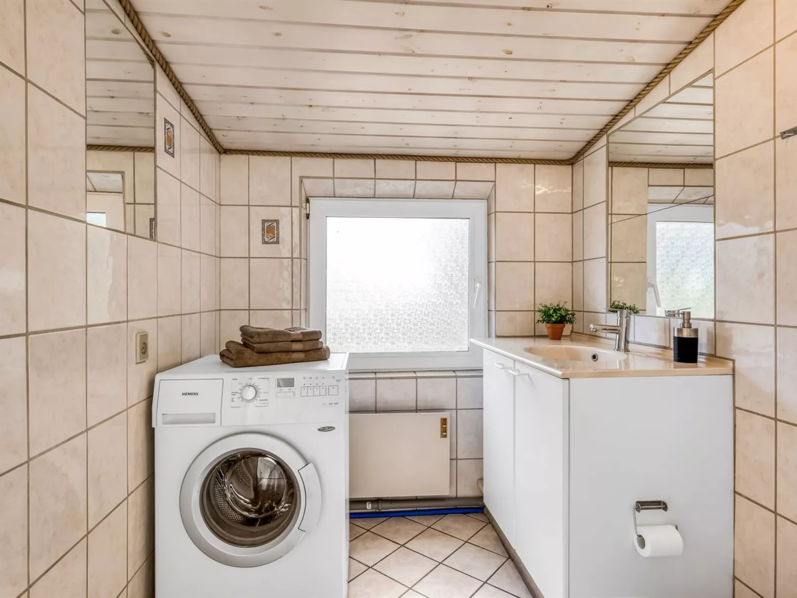 "Jonnhild" - 700m from the sea - Inside