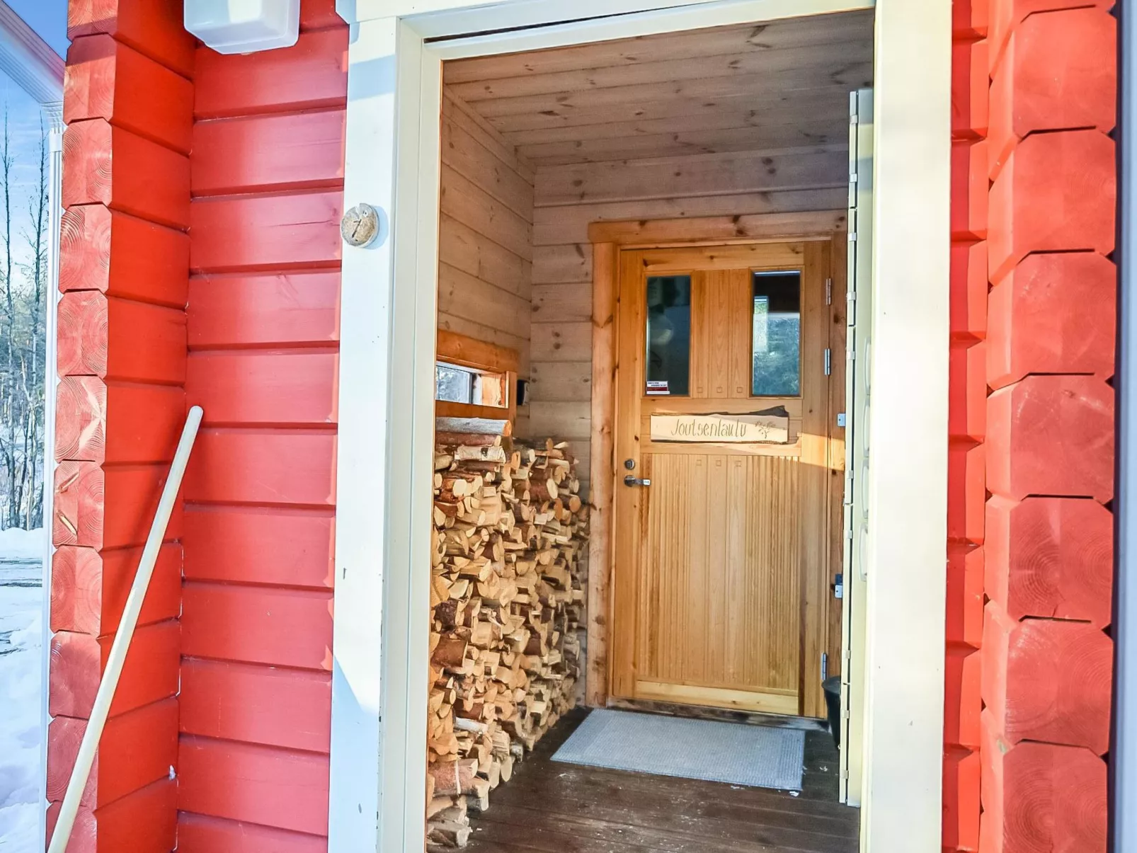 Joutsenlaulu - Drinnen