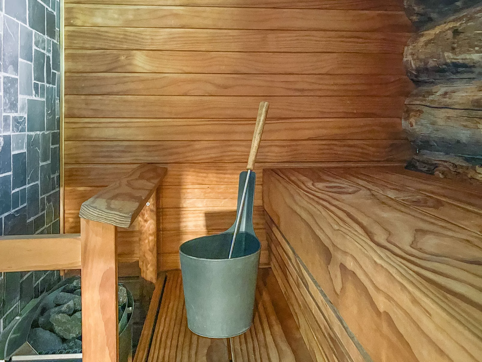 Kuusi-ruka 6 - Inside