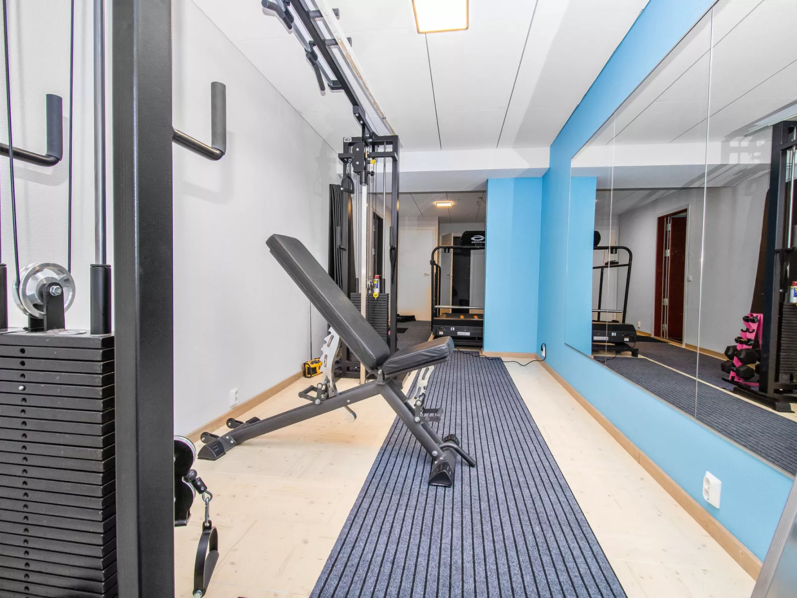 Tuiskukuru a - Drinnen