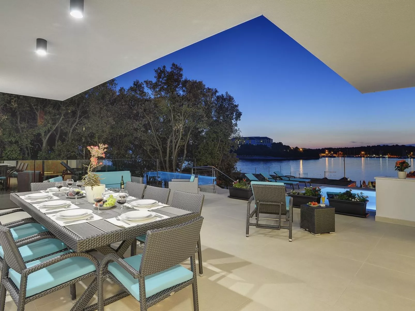 Villa Sail - Outside