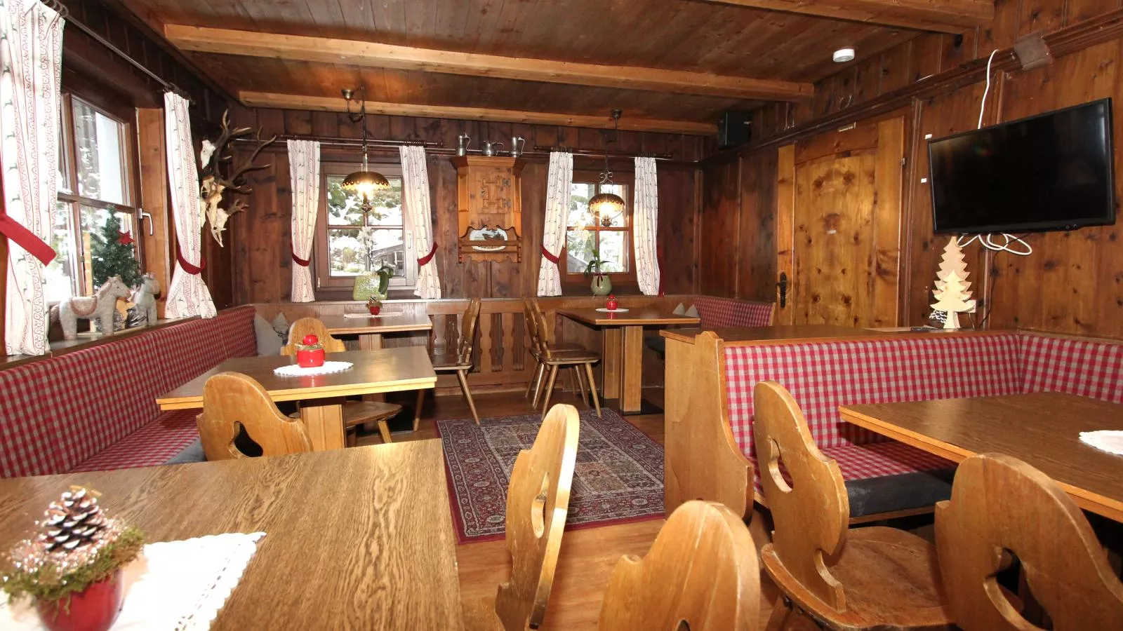 Alpenhaus Lacknerbrunn-Dining room