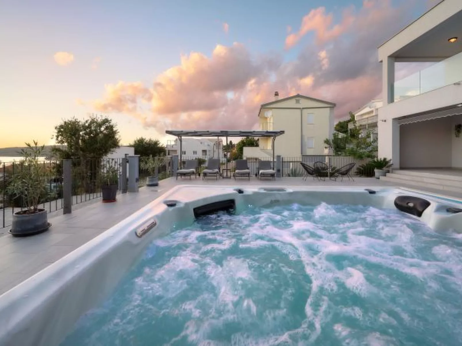 Beautiful Villa Katharina with pool - Draußen