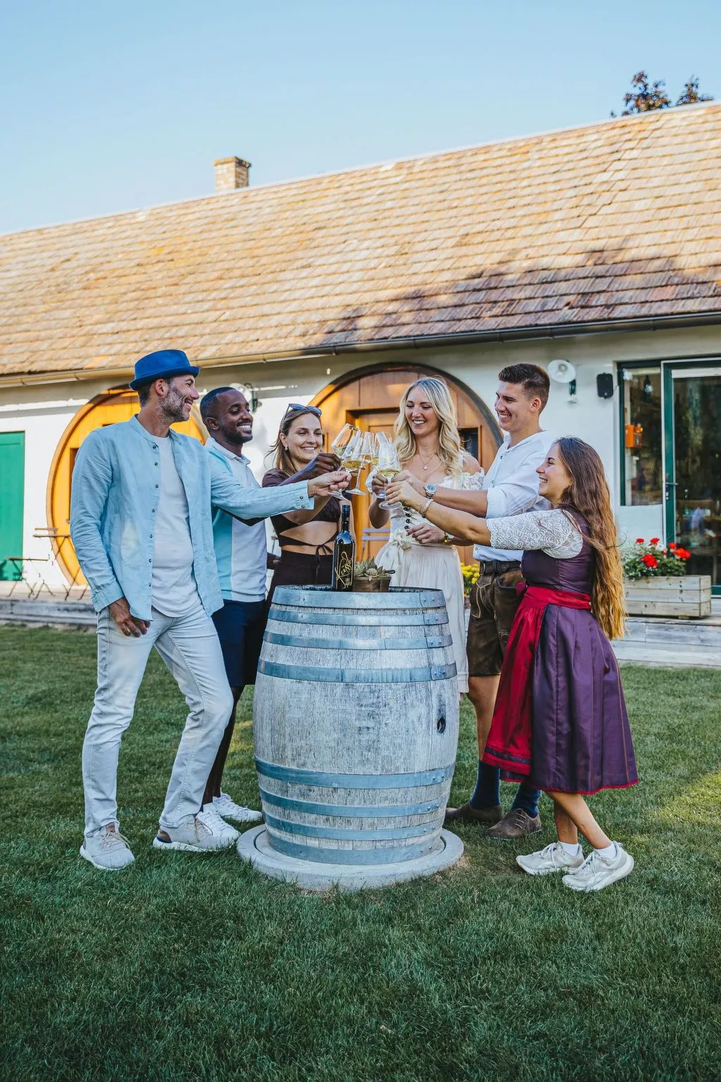 Weinfass-Suite für 2 in Grub an der March - Outside