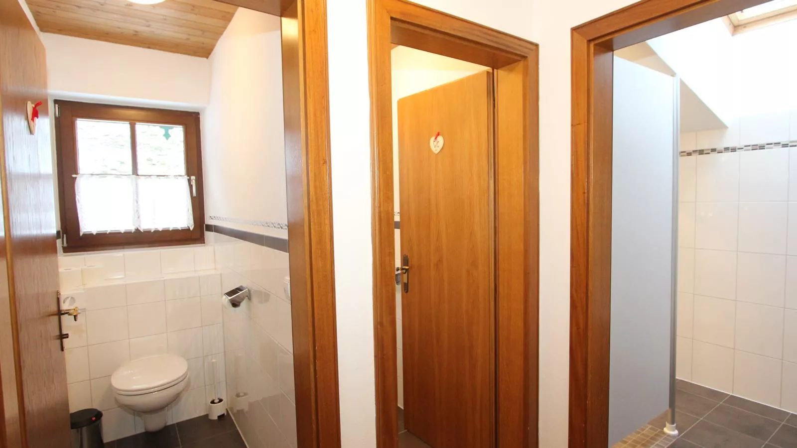 Alpenhaus Lacknerbrunn-Bathroom