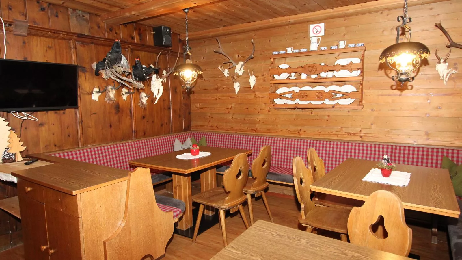Alpenhaus Lacknerbrunn-Dining room