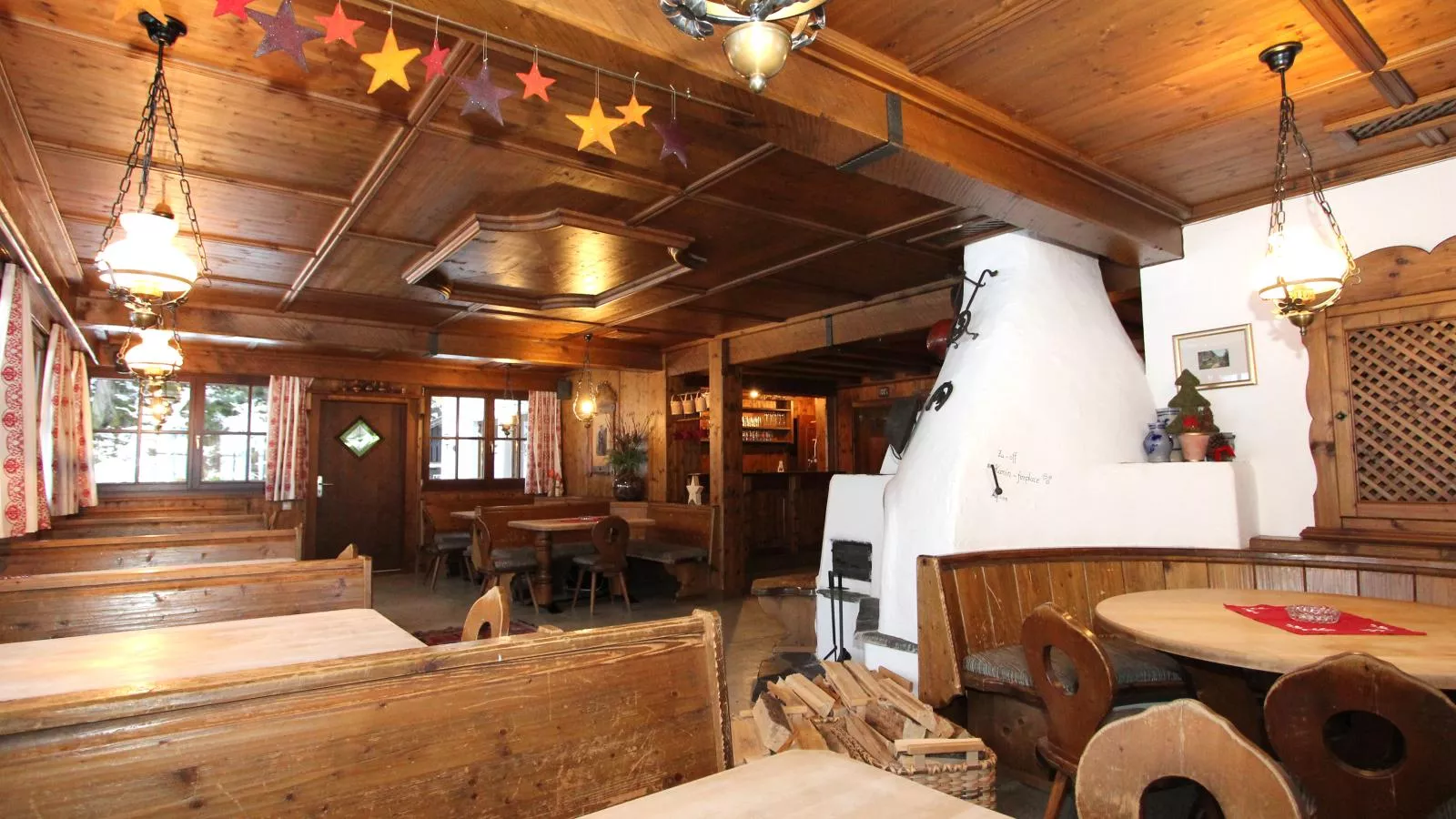 Alpenhaus Lacknerbrunn-Dining room