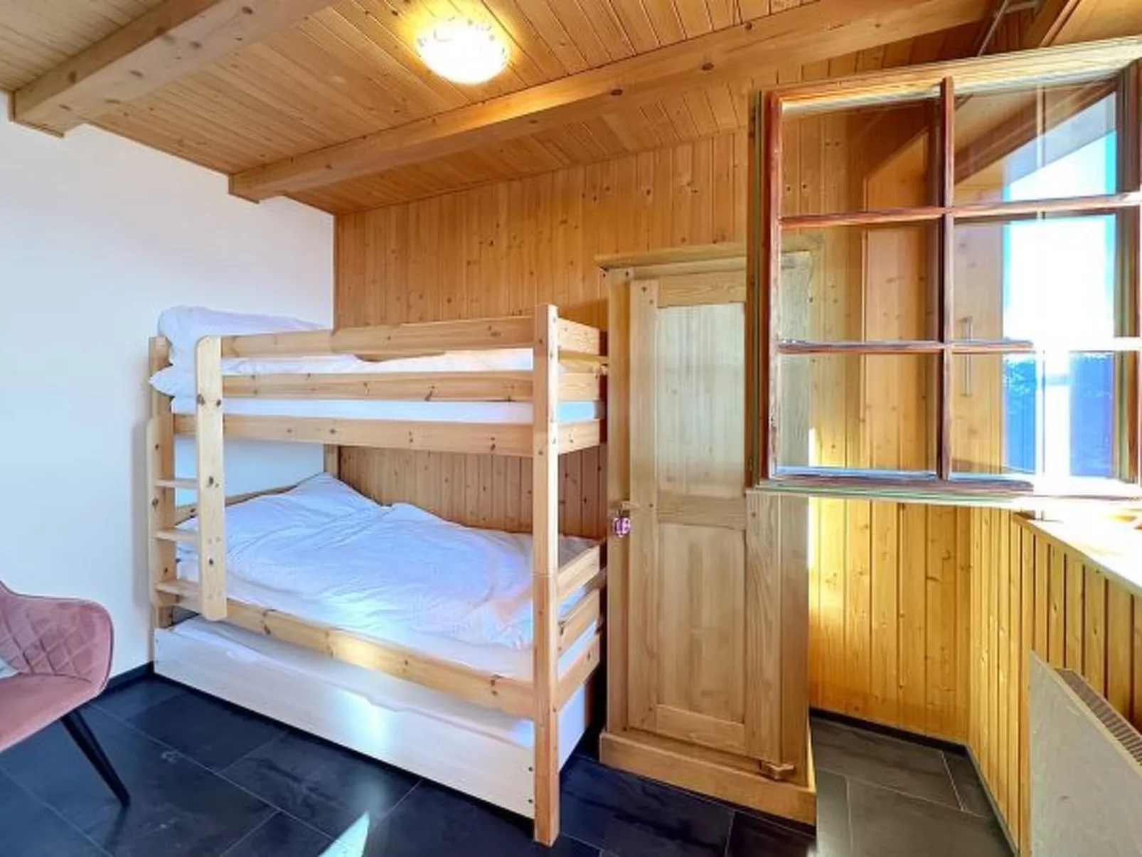 Tiny House facing the Alps - Ski in and out - Inside