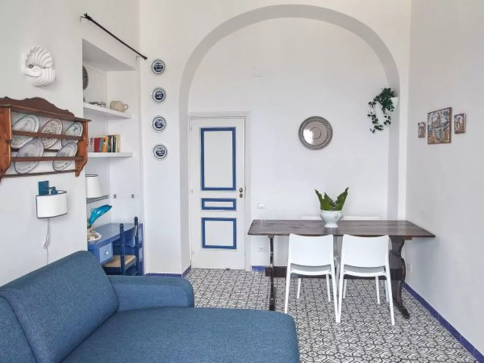 L'affresco caprese a 10 minuti dalla piazzetta - Inside