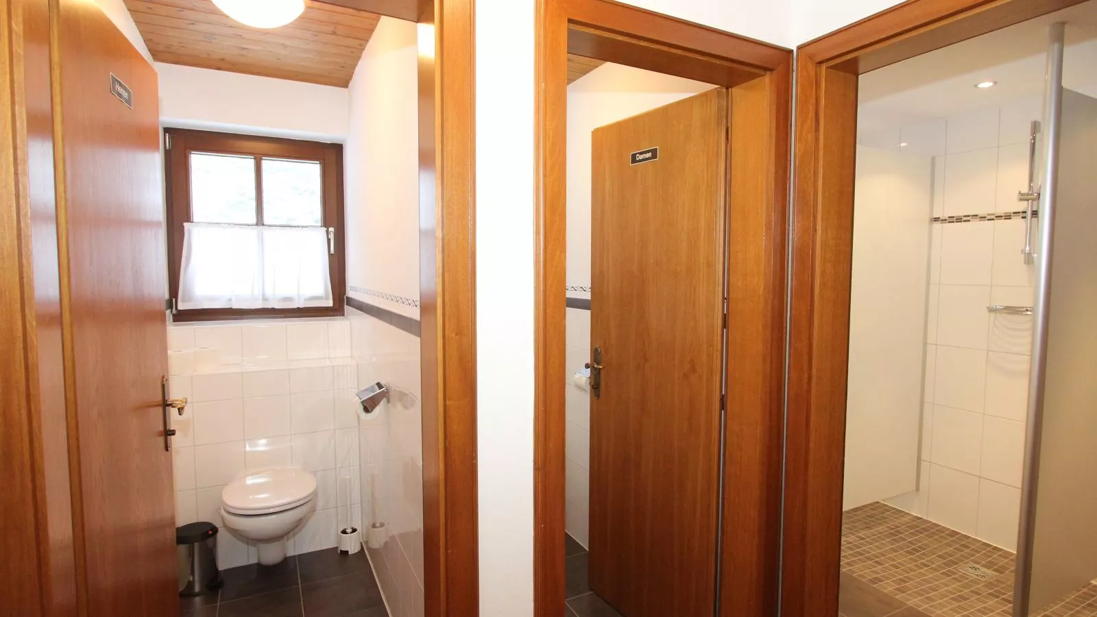 Alpenhaus Lacknerbrunn-Bathroom