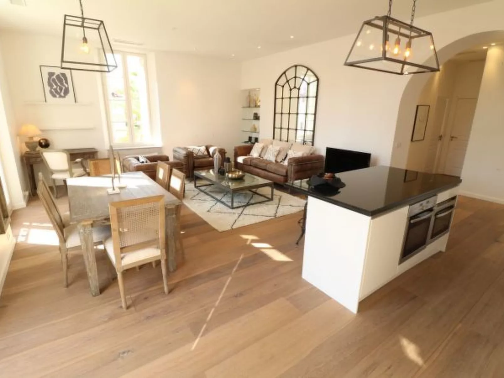 Beautiful 3 bedroom Carlton Canada 403 - Image-tags.info