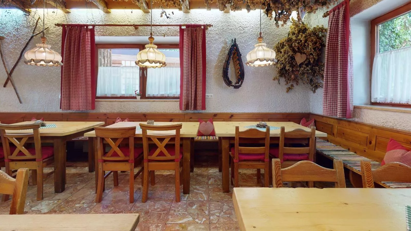 Alpin Hideaway XL-Dining room