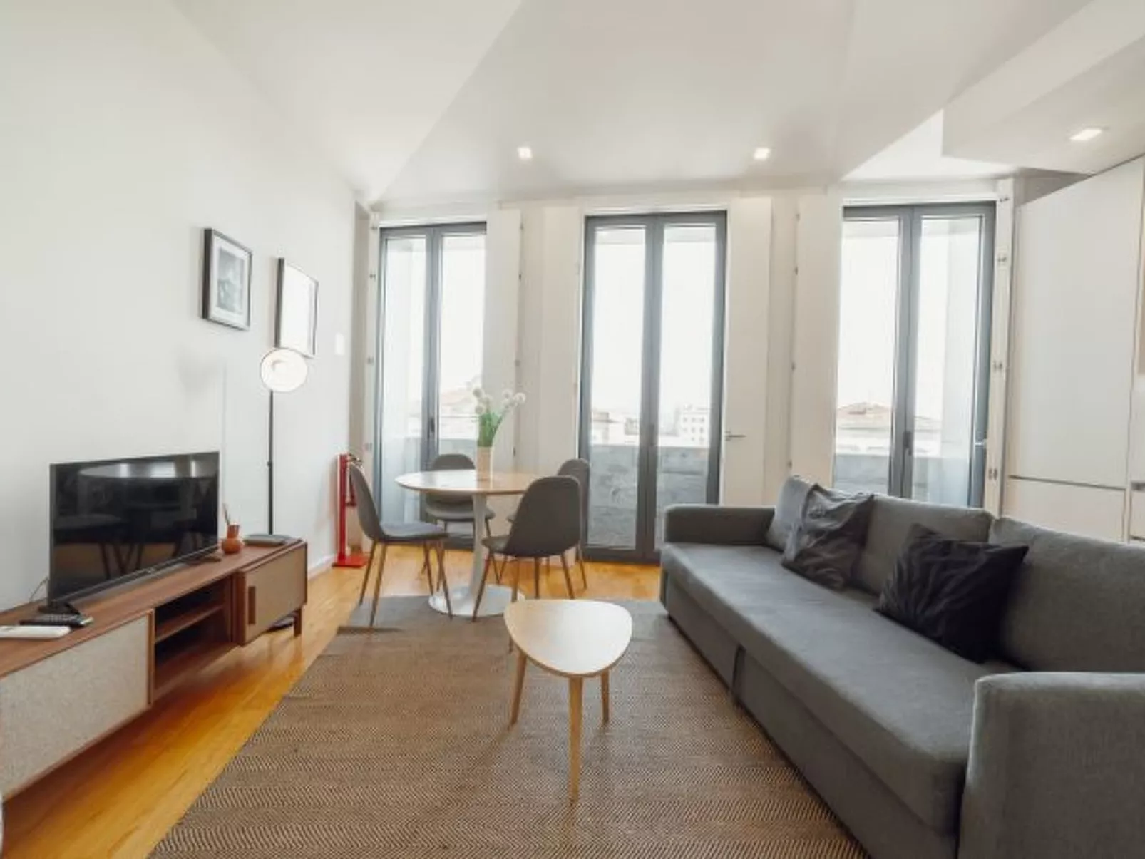 COURTYARD OPORTO DESIGN APARTMENT F - Inside