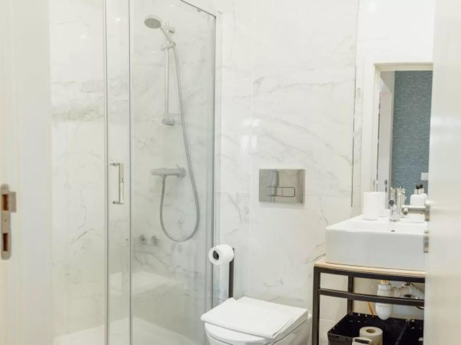 OPORTO POOL APARTMENT by VACATIONY - Inside