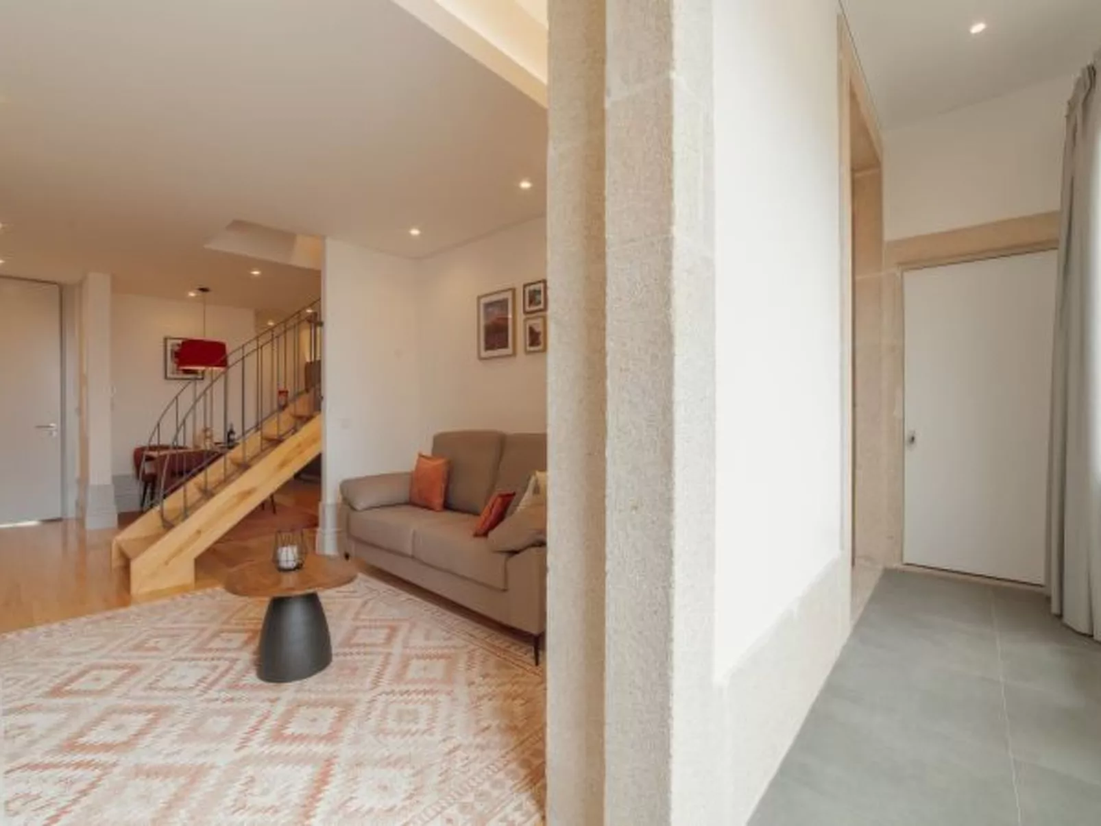 HEART OF PORTO APARTMENT F DUPLEX by VACATIONY - Inside