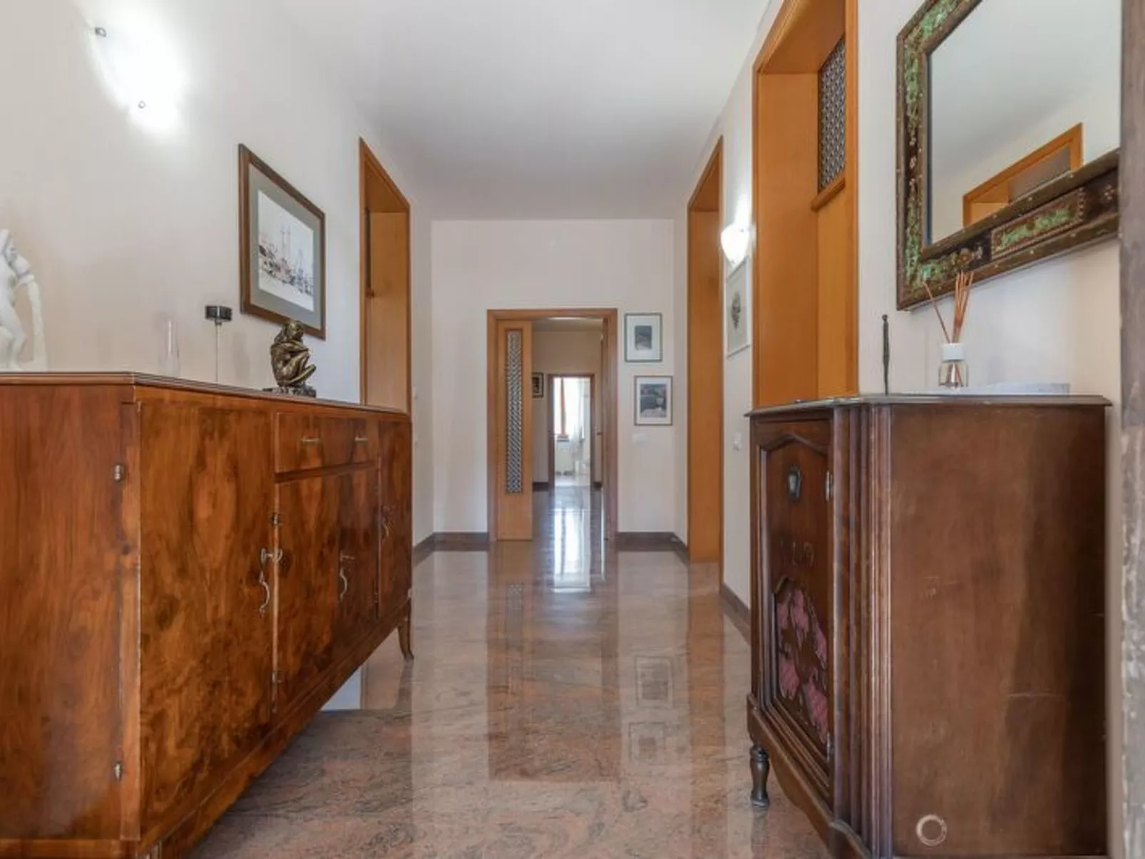 Sunrise Hill Holiday Home - Inside