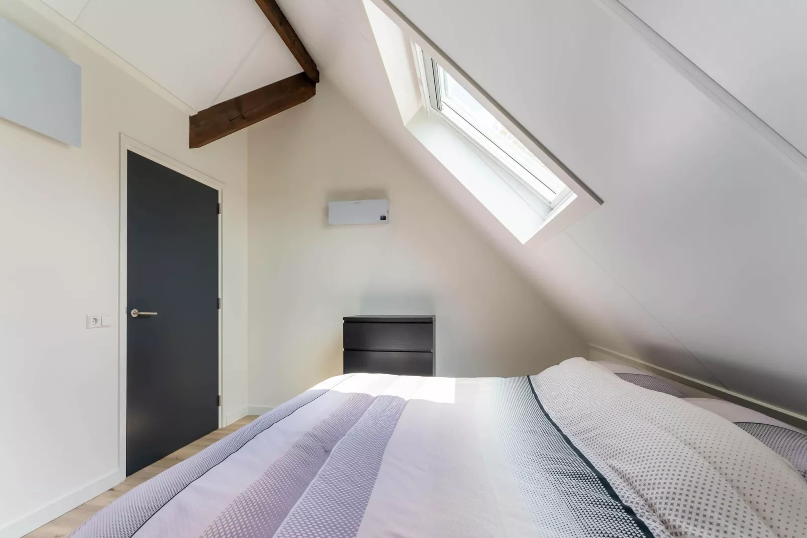 Home Den Ham-Bedroom