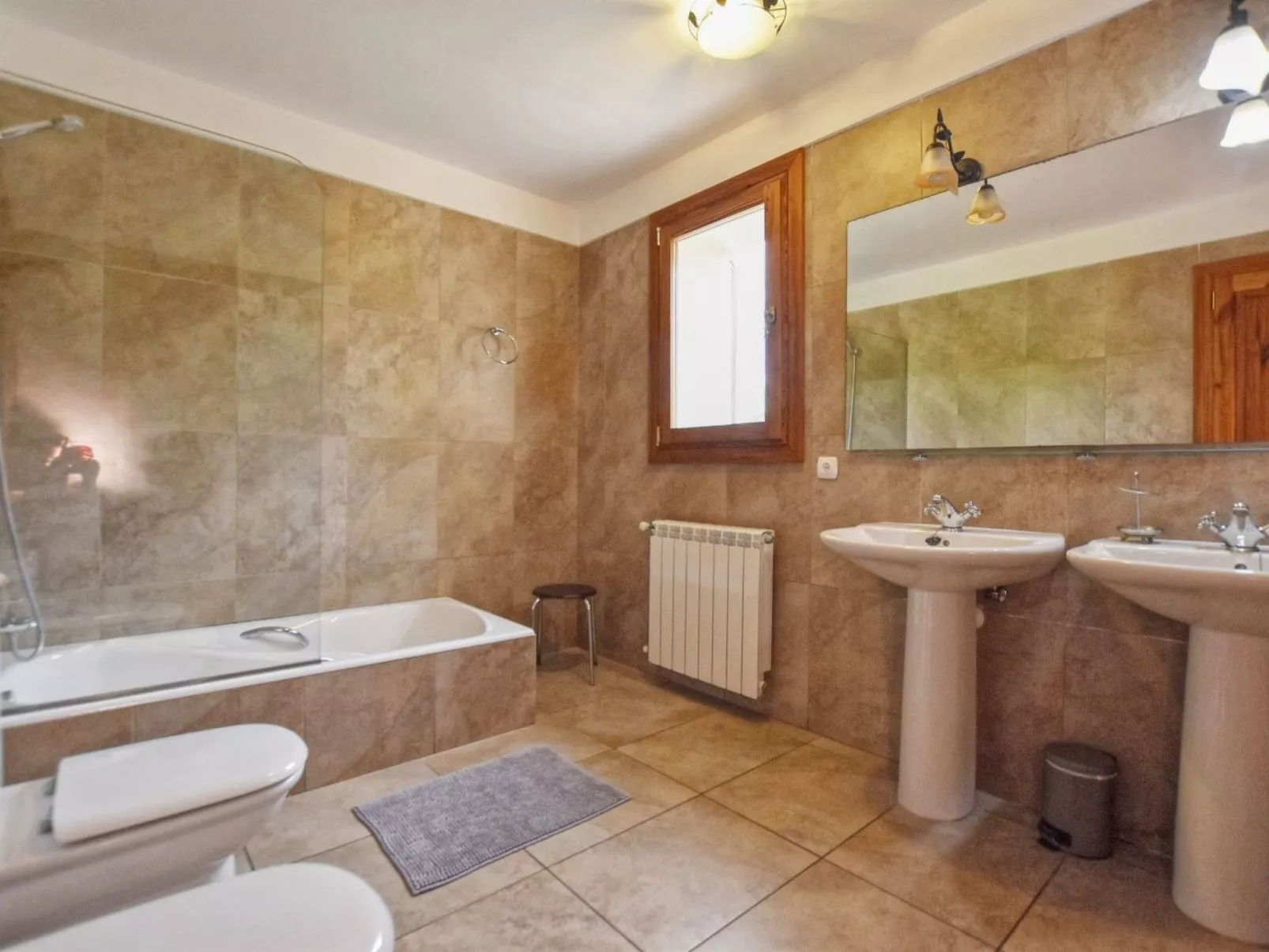 Schönes Landhaus mit Panoramablick auf die Berge - Dedans