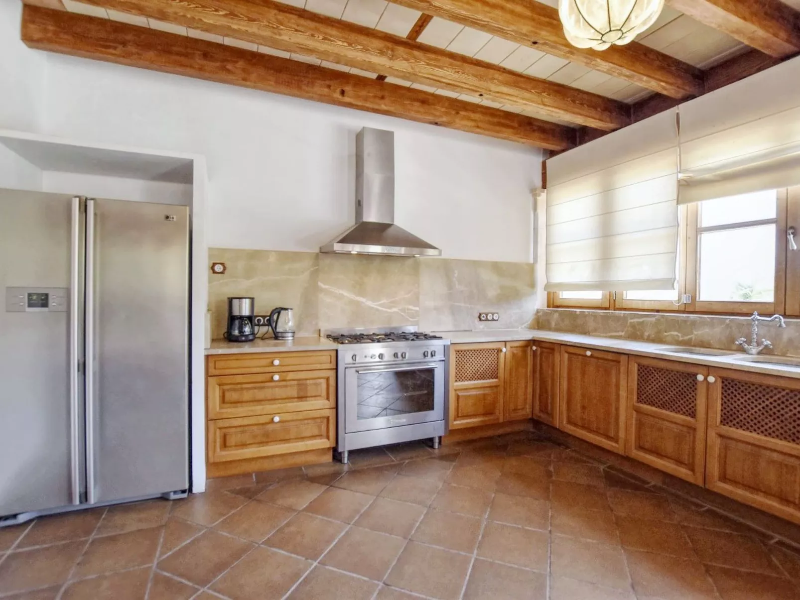 Ferienvilla mit Garten, Grill und Terrasse - Drinnen