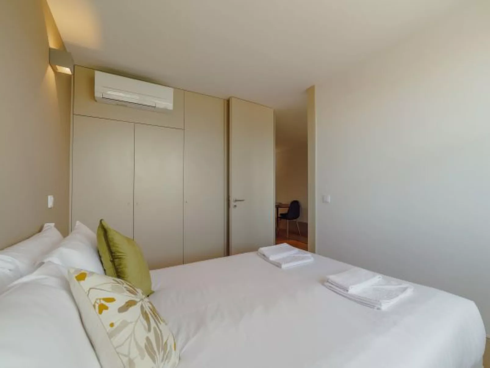 LEGACY OPORTO DESIGN APARTMENT G by VACATIONY - Inside