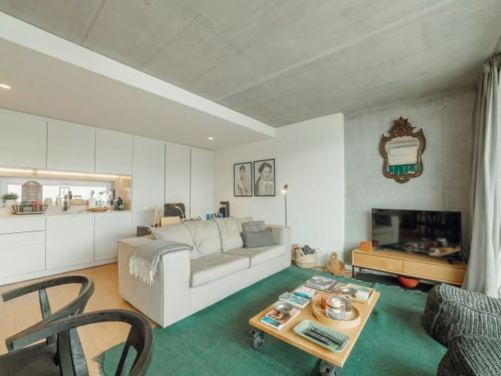 BEACH & SUN APARTMENT by VACATIONY - Inside