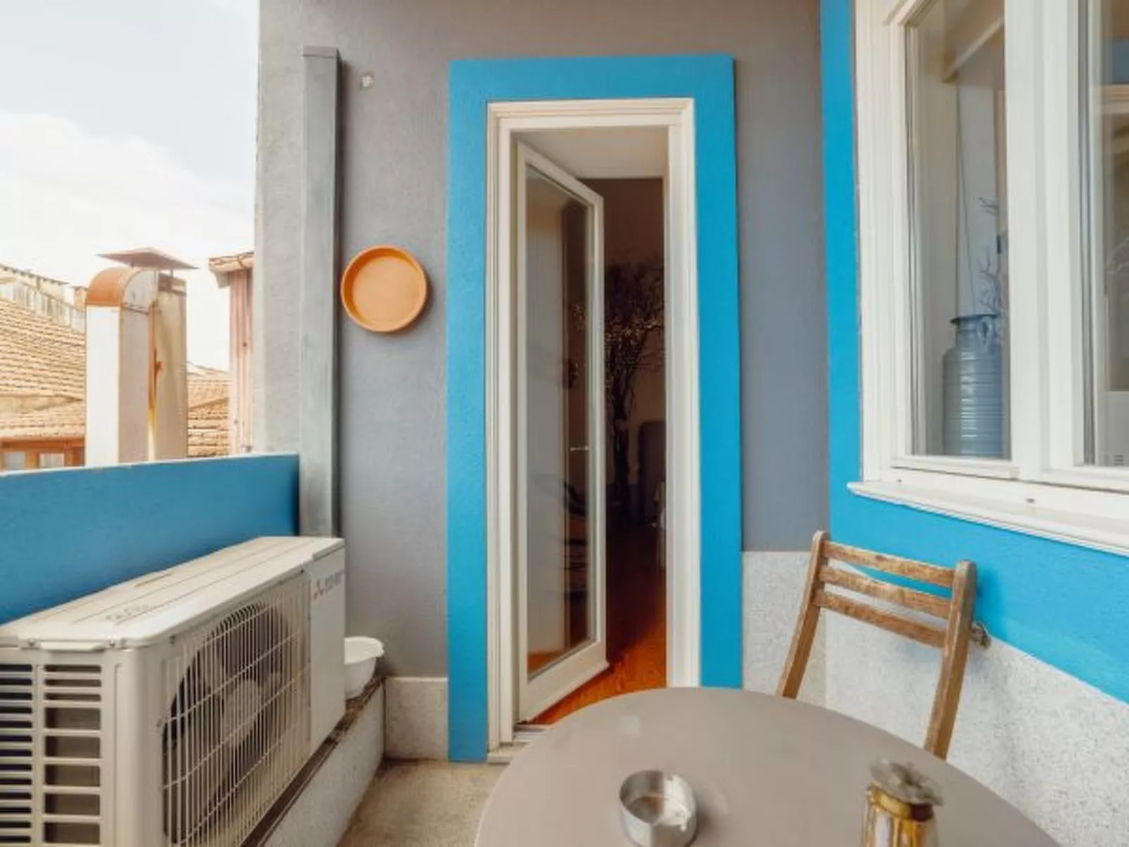 DOWNTOWN MODERN STUDIO with TERRACE by VACATIONY - Draußen