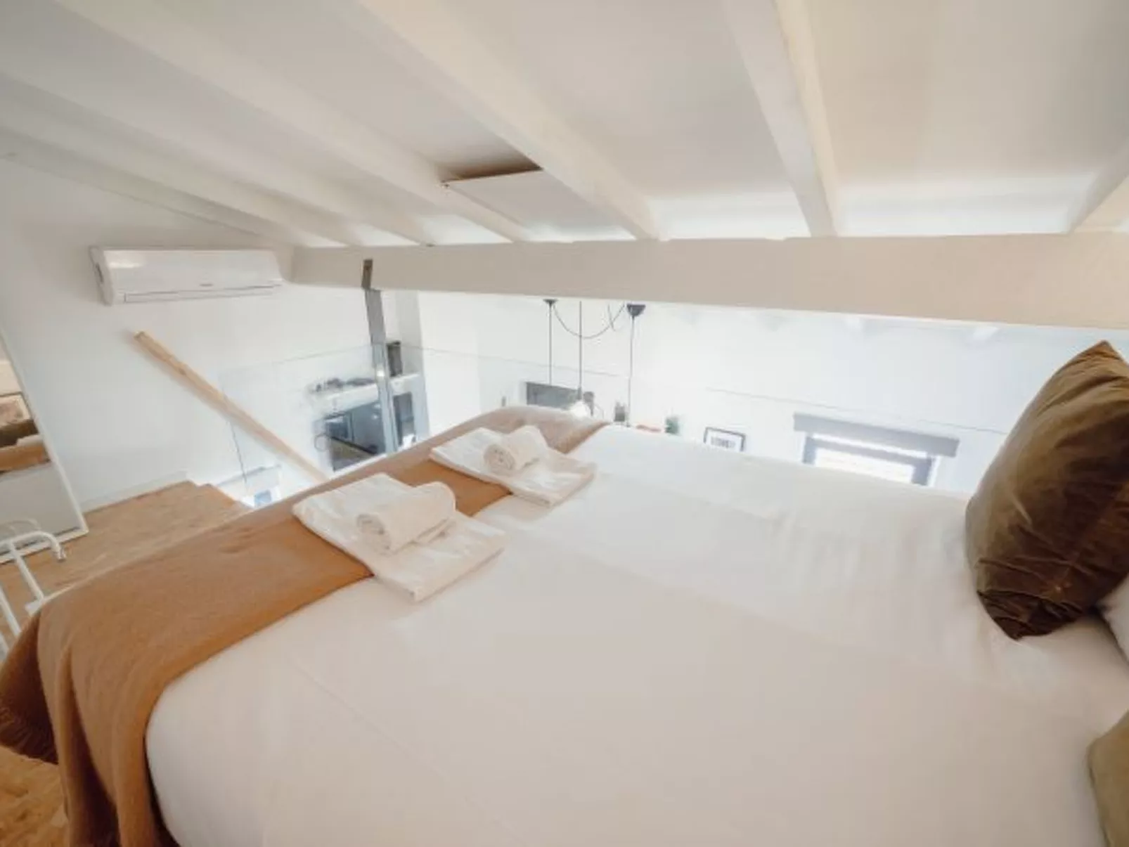 MEZZANINE STYLISH APARTMENT U by VACATIONY - Inside