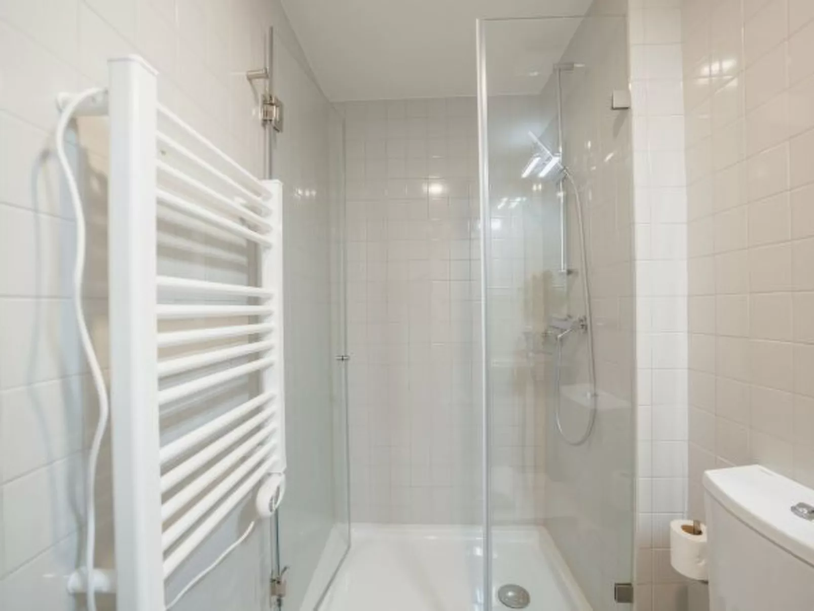 HOME WITH A POOL by VACATIONY - Drinnen